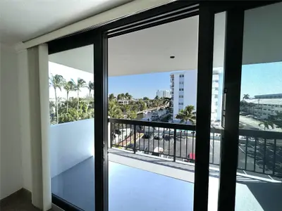 4800 Bayview Drive 406, Fort Lauderdale – Condominium for sale