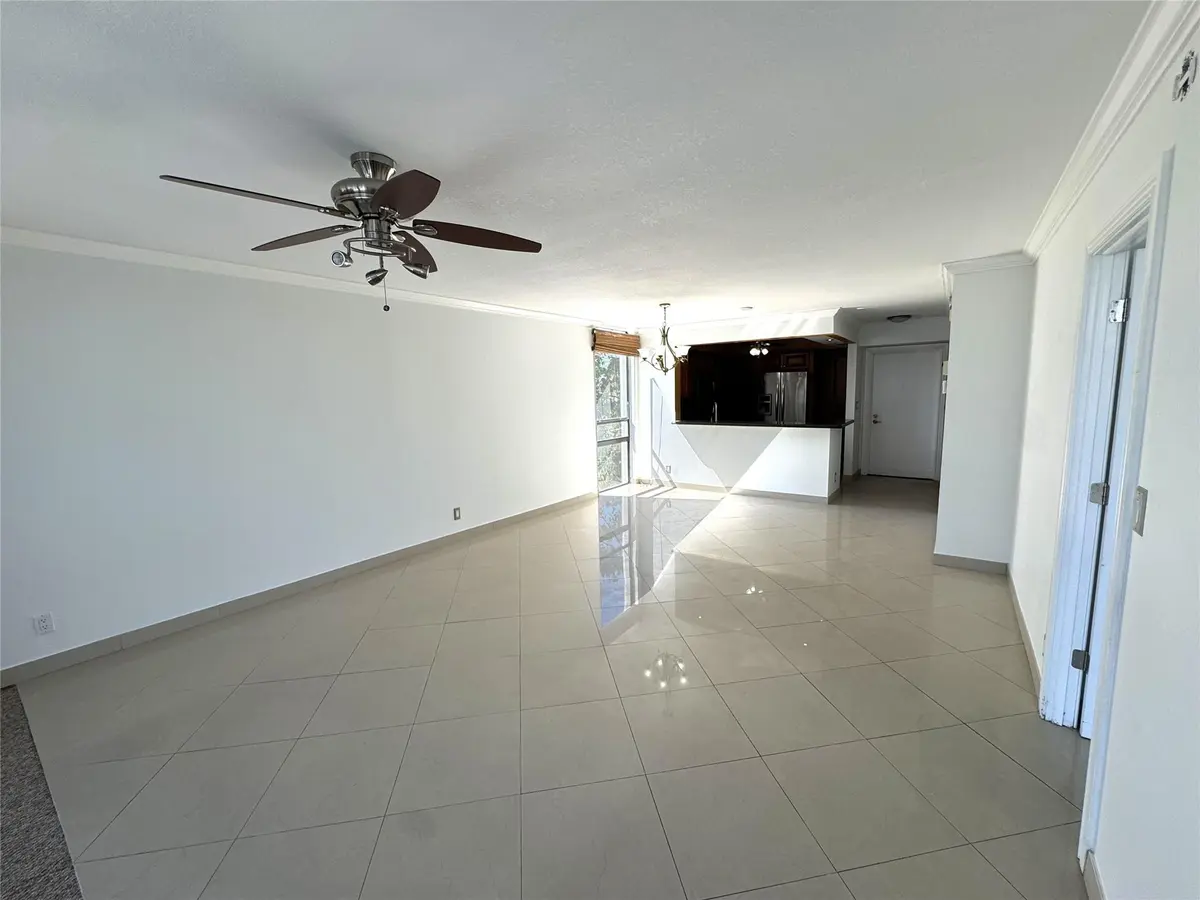 Photo 4 at 4800 Bayview Drive 406, Fort Lauderdale