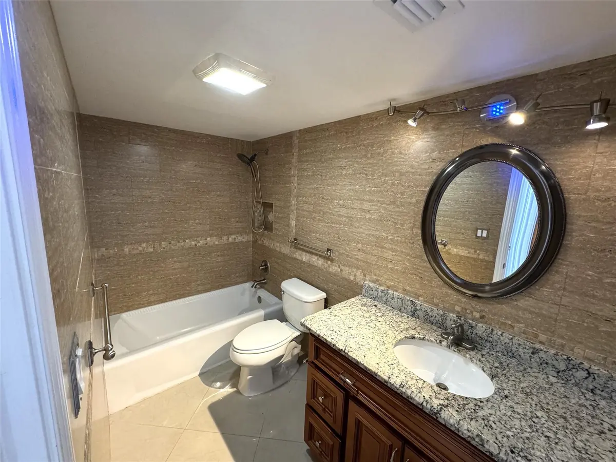 Photo 7 at 4800 Bayview Drive 406, Fort Lauderdale