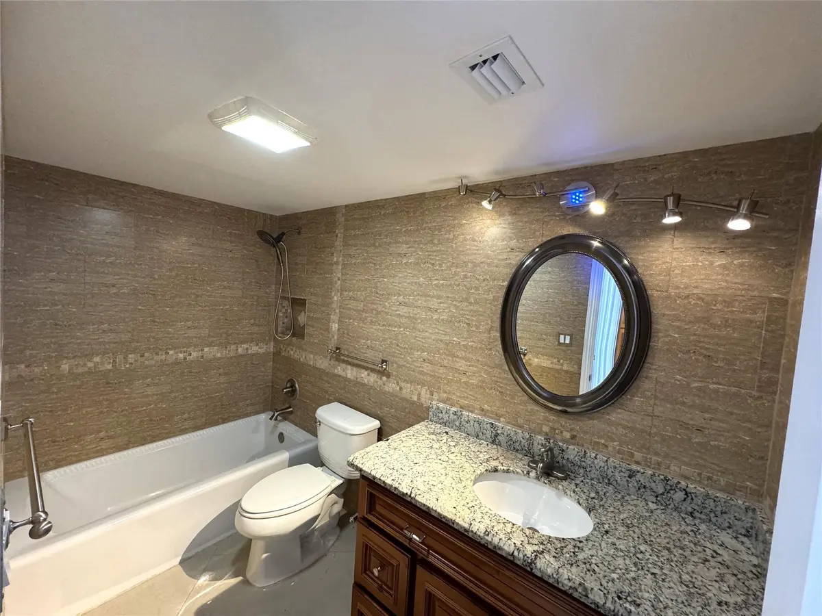 Photo 8 at 4800 Bayview Drive 406, Fort Lauderdale