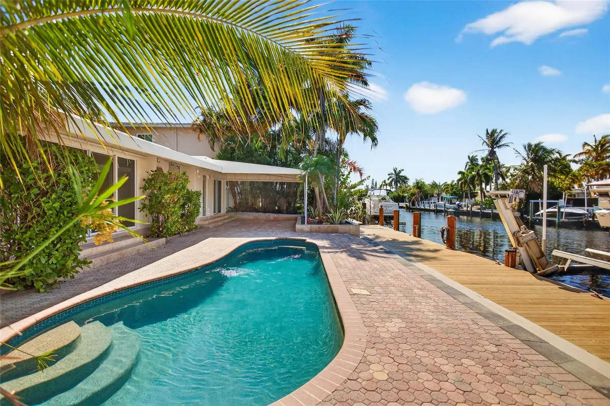 Photo 10 at 601 SE 5th Terrace, Pompano Beach