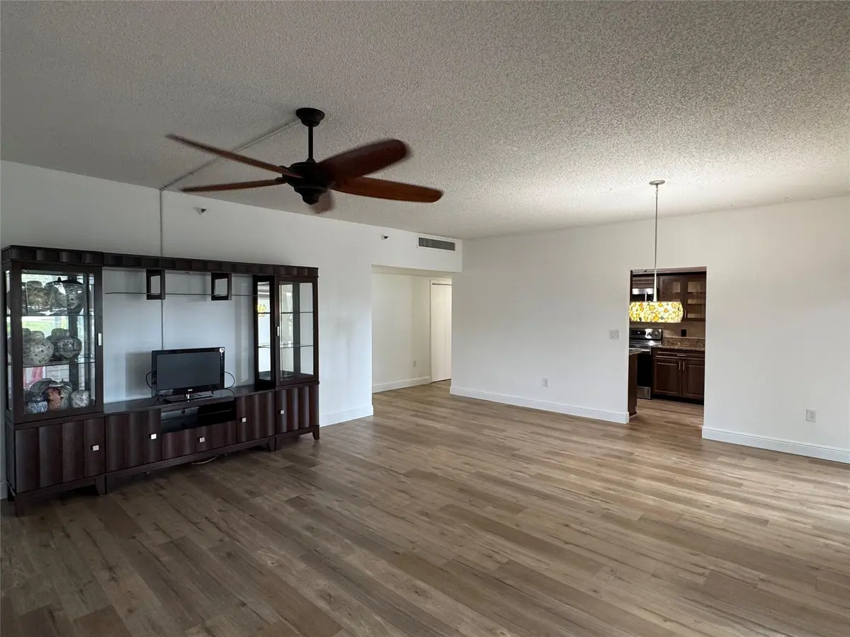 Photo 3 at 3850 Washington Street 102, Hollywood