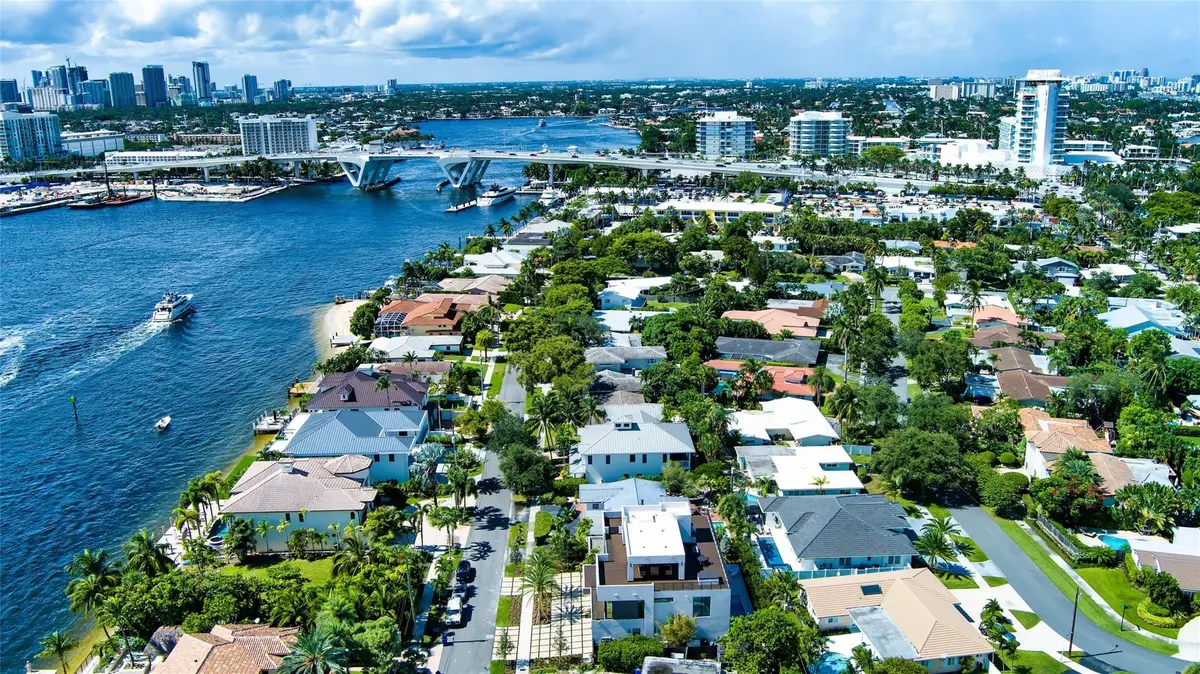 Photo 6 at 2000 Harbourview Drive, Fort Lauderdale