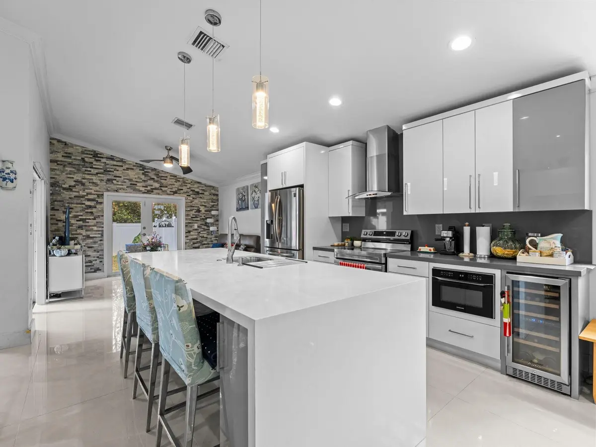 Photo 3 at 181 SW 203rd Avenue, Pembroke Pines