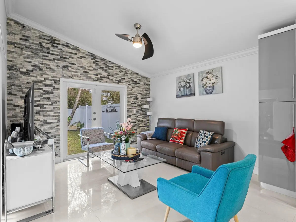 Photo 8 at 181 SW 203rd Avenue, Pembroke Pines
