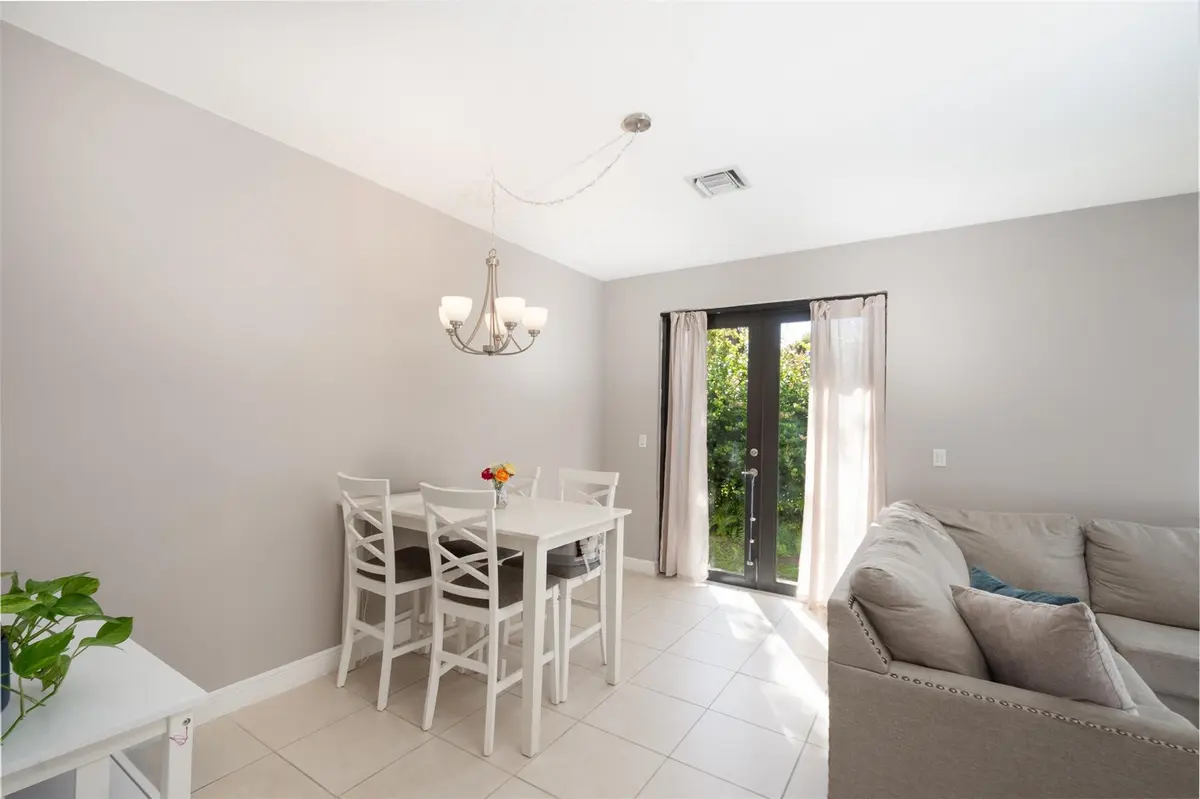 Photo 1 at 1638 SW 33rd Court, Fort Lauderdale