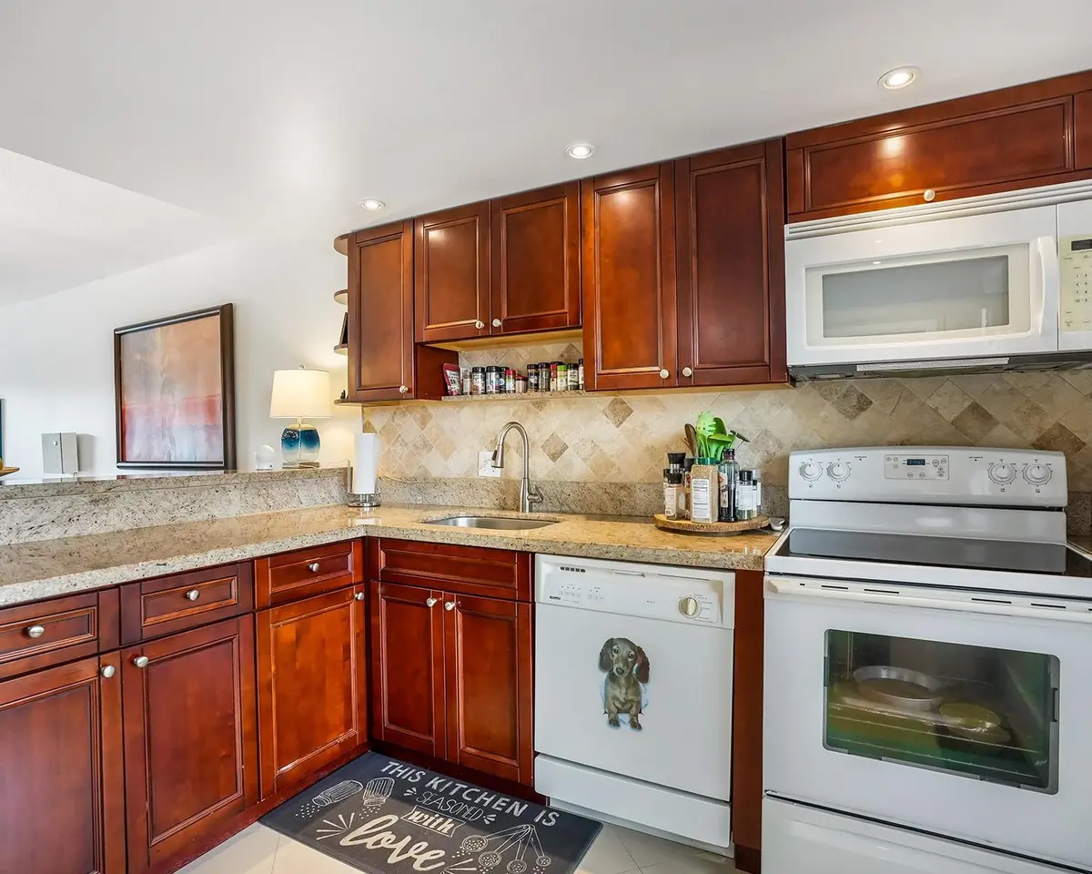 Photo 2 at 4700 Washington Street 301, Hollywood