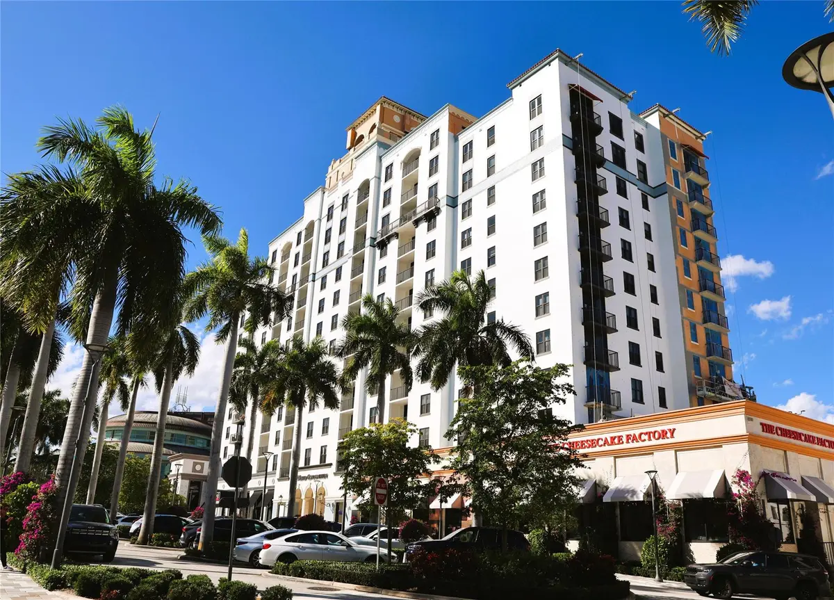Photo 1 at 651 Okeechobee Boulevard 306, West Palm Beach