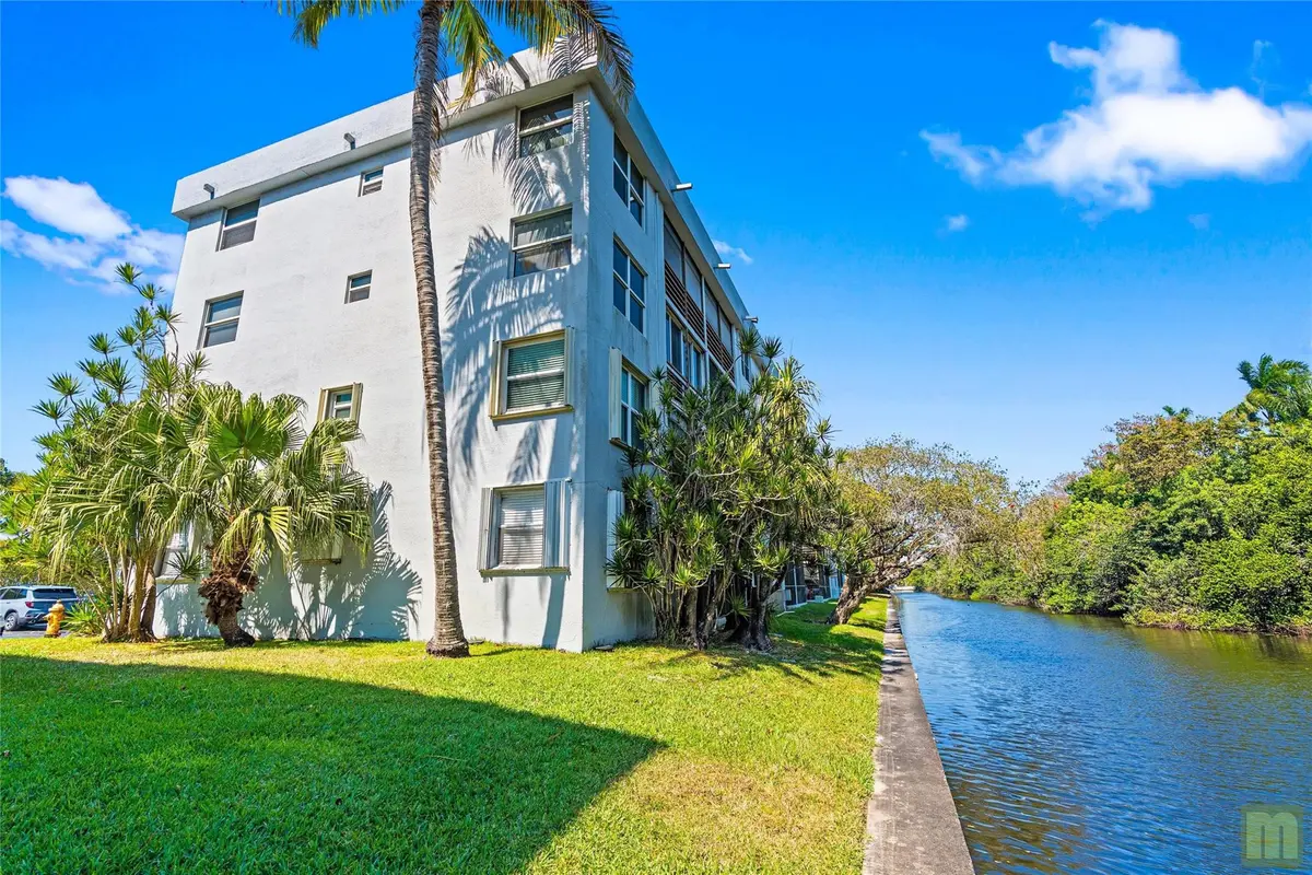 Photo 3 at 105 Royal Park Drive 2g, Oakland Park