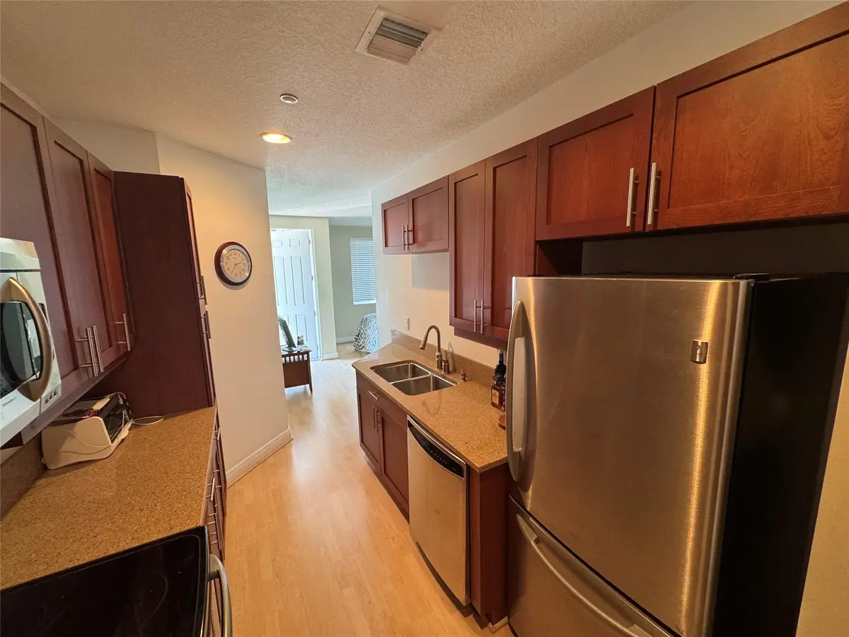 Photo 3 at 249 SW 13th Terrace 249, Fort Lauderdale