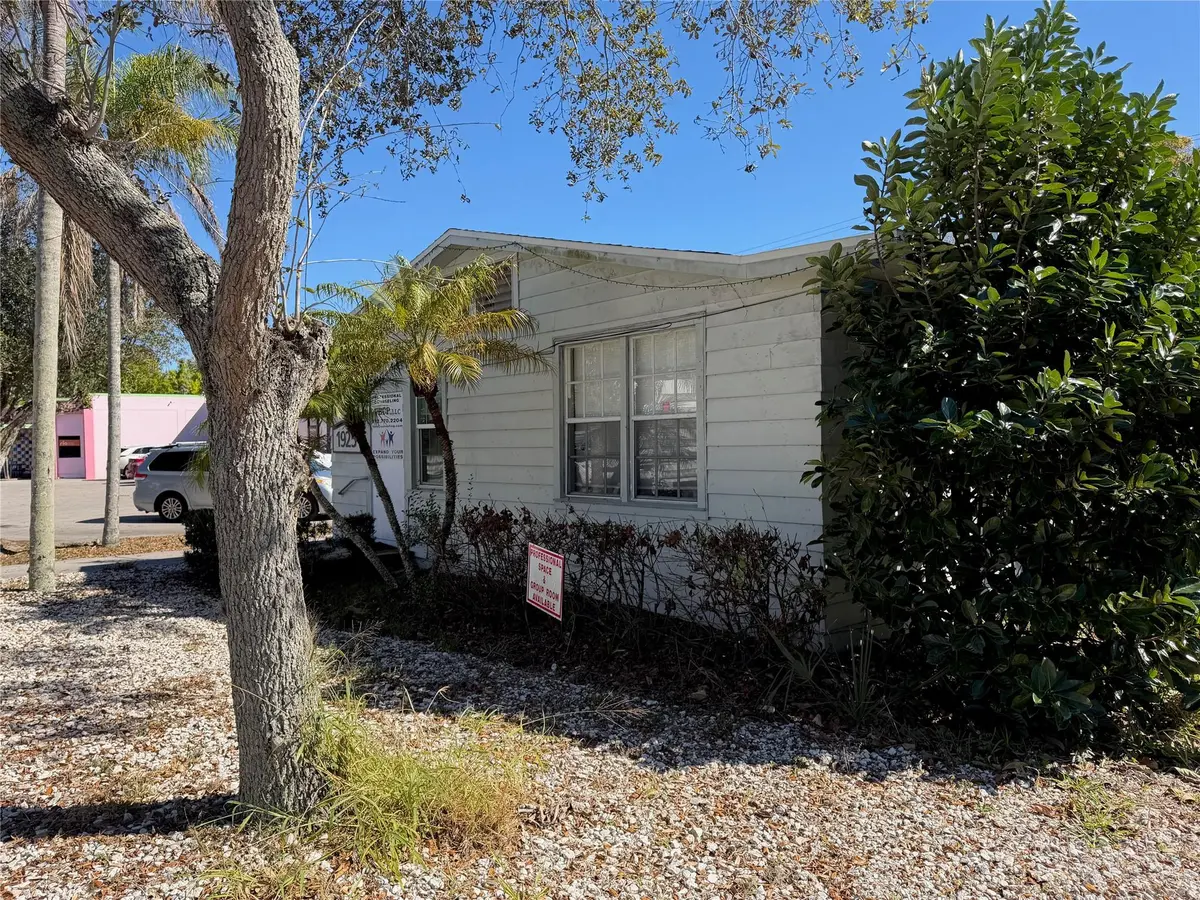 Photo 2 at 1925 20th Street, Vero Beach