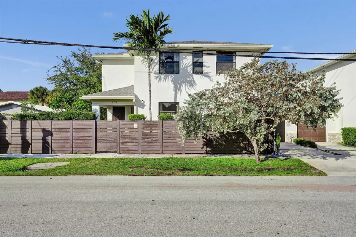 Photo 1 at 233 NE 11th Street 233, Fort Lauderdale