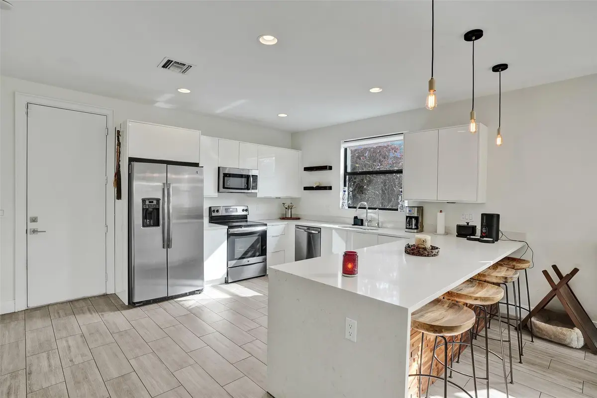 Photo 3 at 233 NE 11th Street 233, Fort Lauderdale