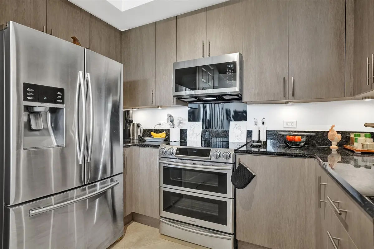 Stainless steel appliances at 2601 NE 14th Avenue 401, Wilton Manors