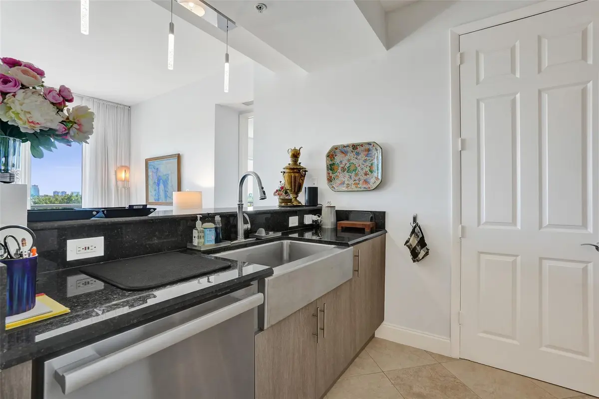 Photo 6 at 2601 NE 14th Avenue 401, Wilton Manors