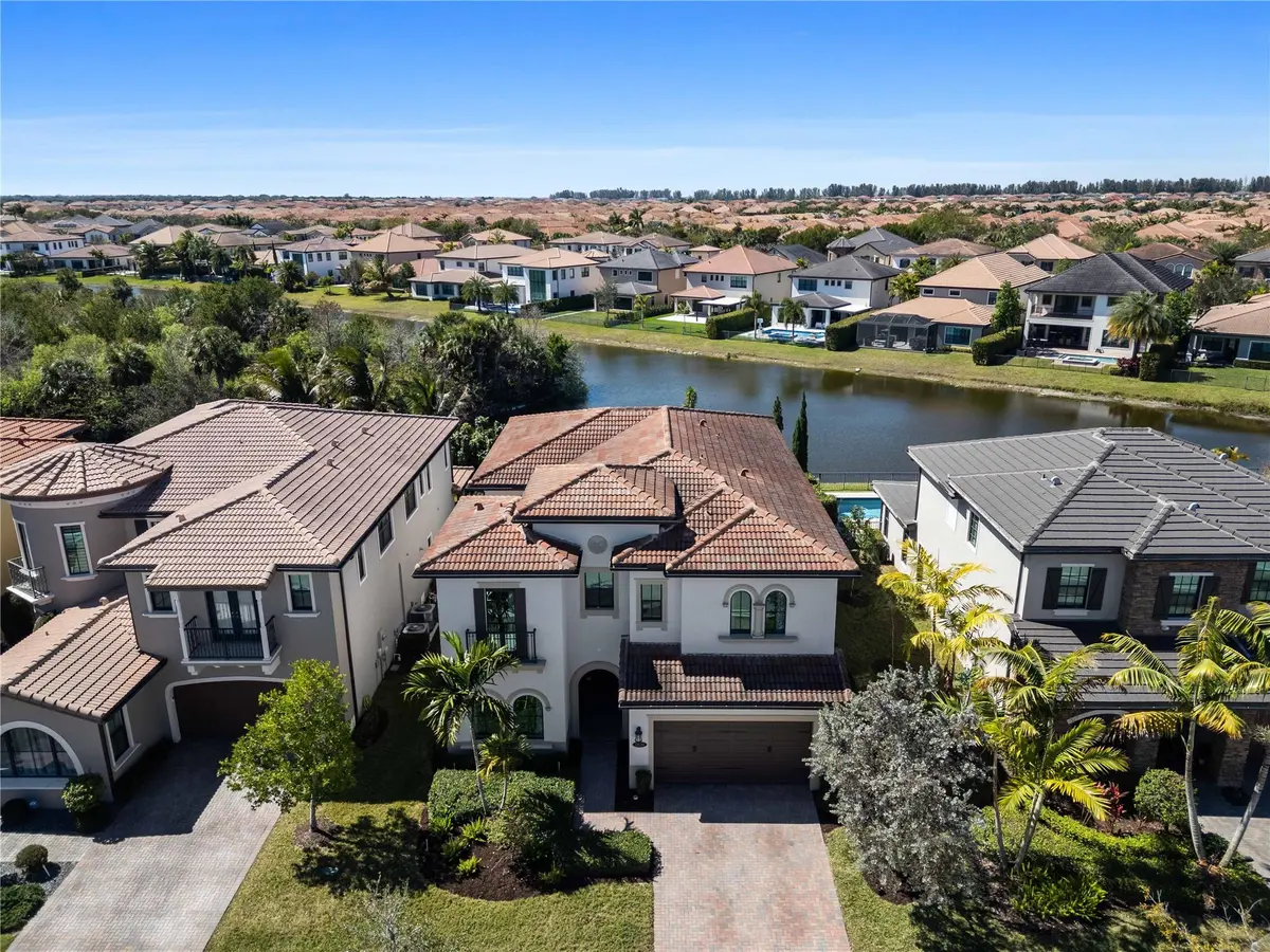 Photo 1 at 11520 Horizon Road, Parkland