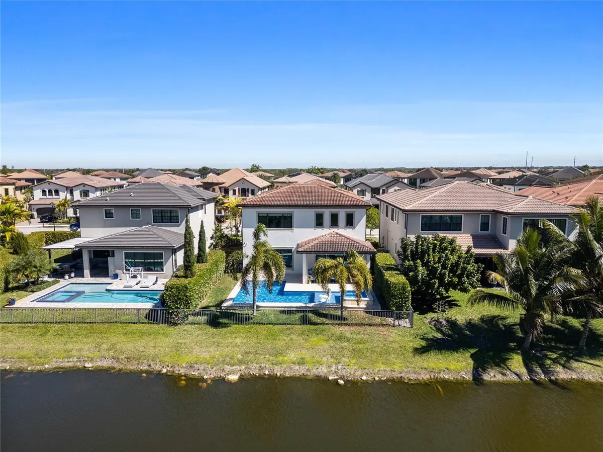 Photo 2 at 11520 Horizon Road, Parkland