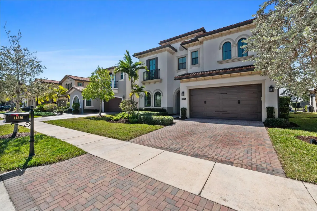Photo 5 at 11520 Horizon Road, Parkland