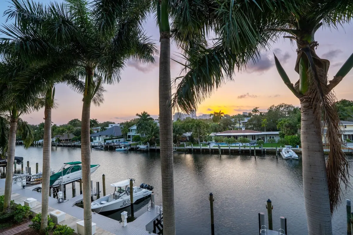 Photo 2 at 301 Hendricks Isle 6, Fort Lauderdale