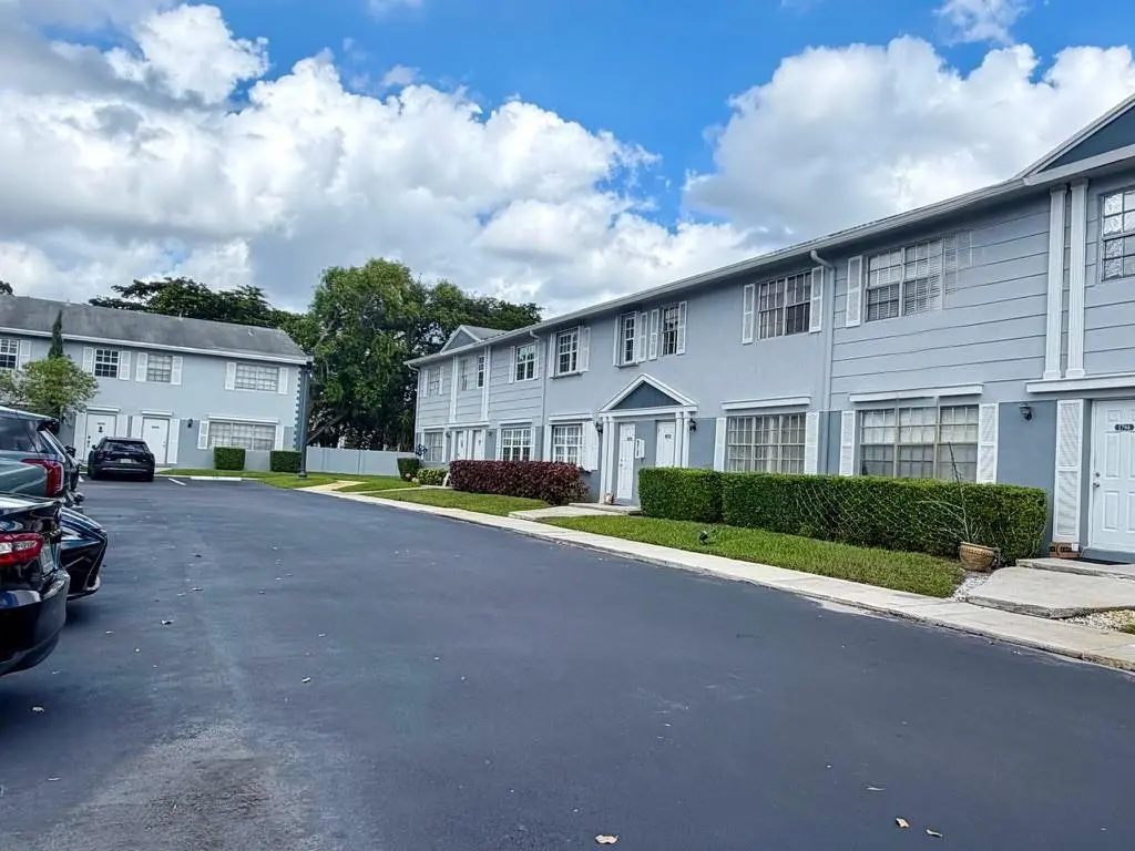 Photo 4 at 1788 SW 81st Way 1788, Davie