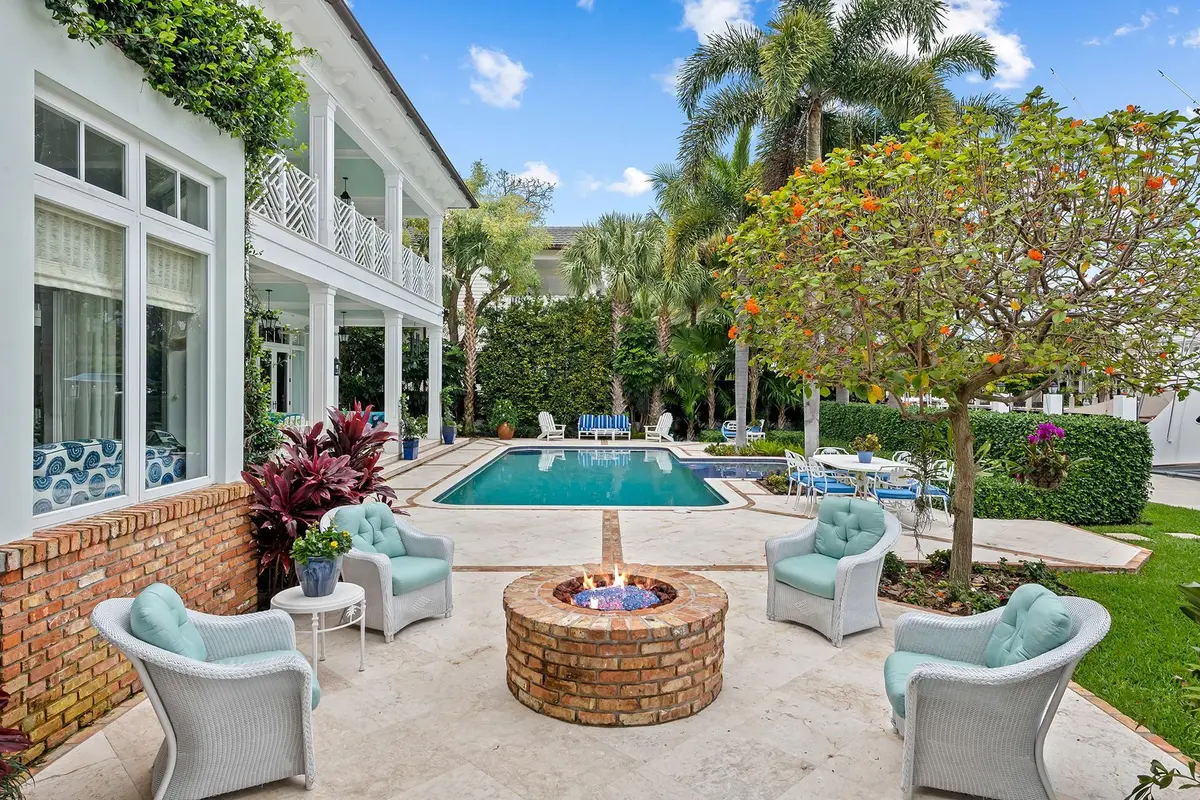 Photo 2 at 1733 SE 10th Street, Fort Lauderdale