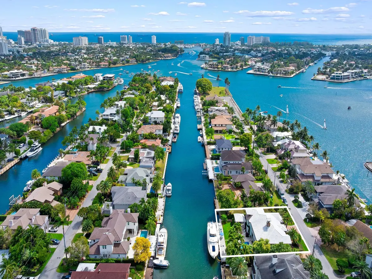 Photo 4 at 1733 SE 10th Street, Fort Lauderdale
