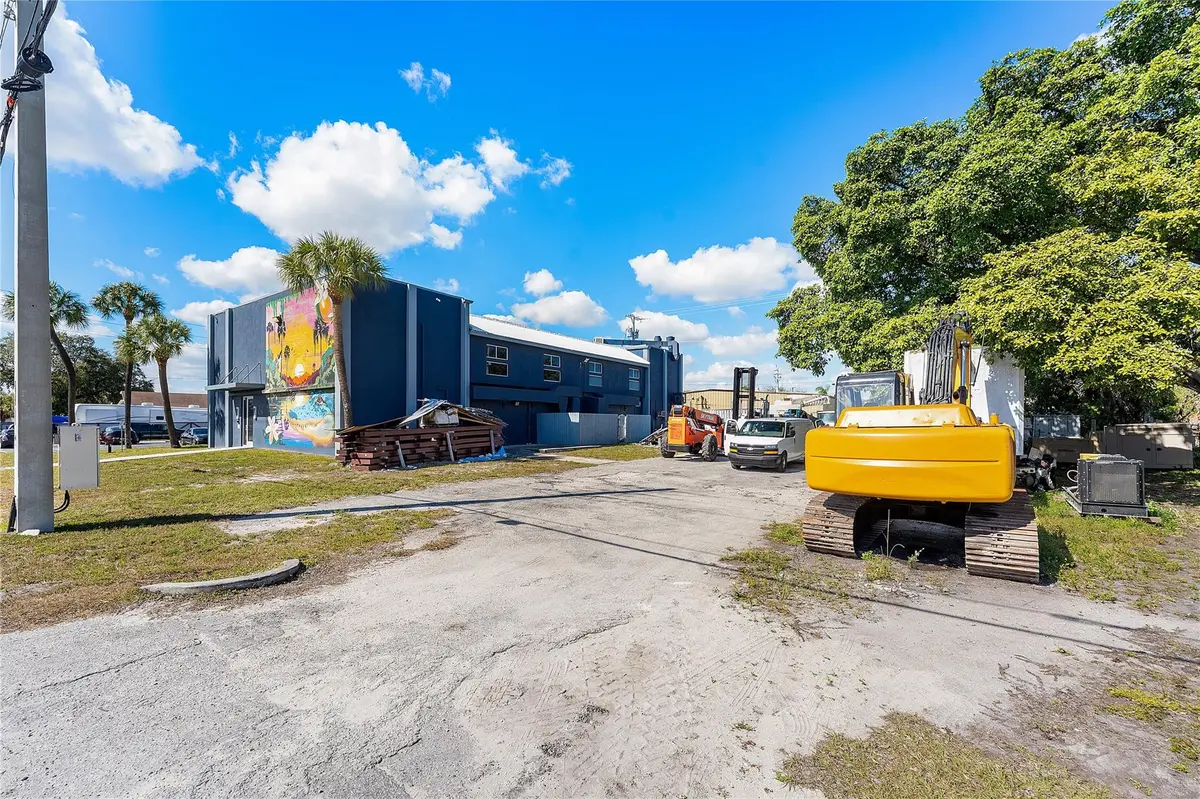 Photo 7 at 325 SW 26th Street, Fort Lauderdale