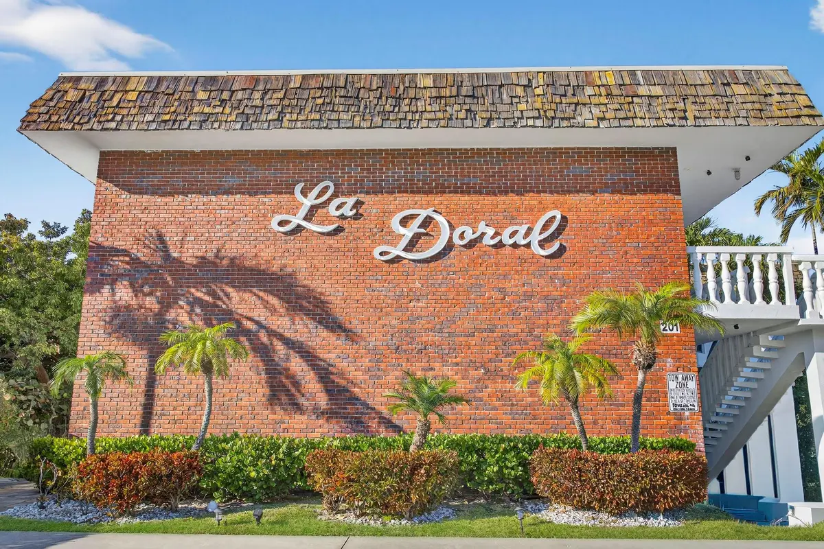 Photo 6 at 201 Inlet Way, Palm Beach Shores