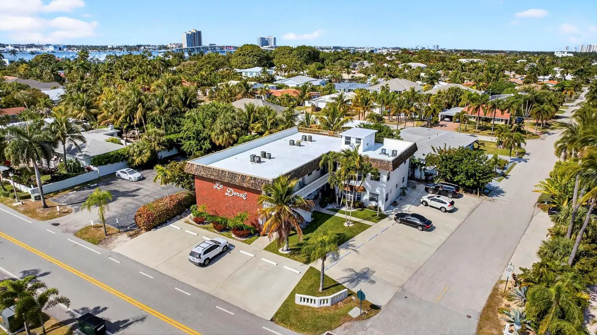 Photo 7 at 201 Inlet Way, Palm Beach Shores