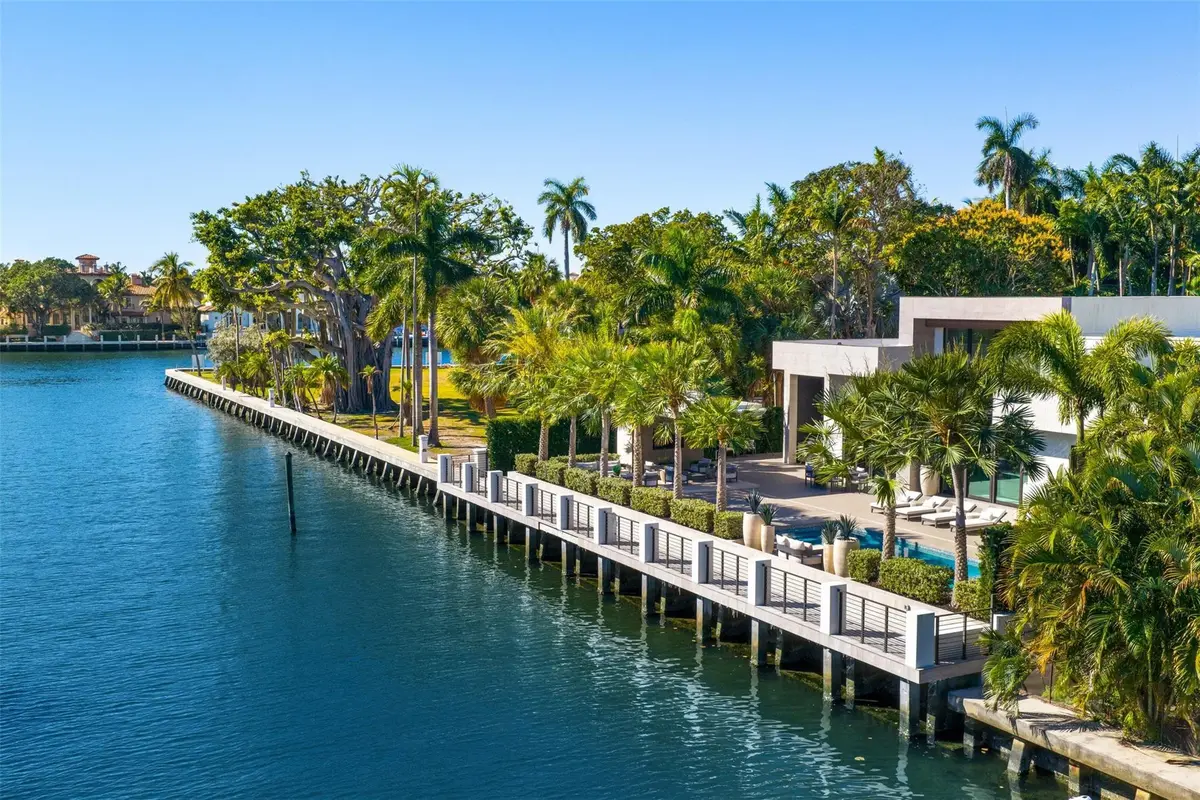 Photo 4 at 816 Riviera Isle Drive, Fort Lauderdale