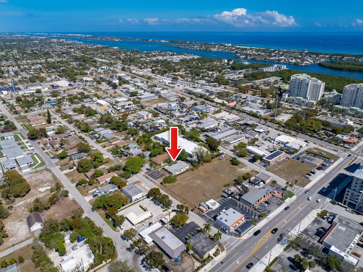 Property & Surrounding Area at 400 NE 2nd Street, Boynton Beach