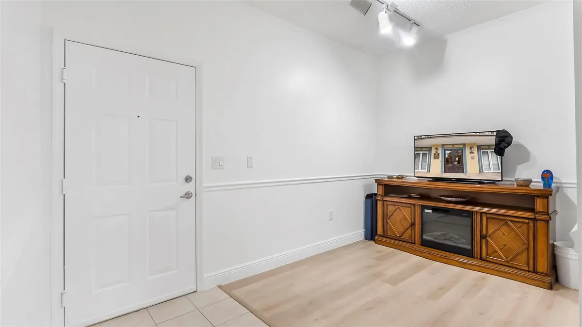 Photo 5 at 533 NE 3rd Avenue 132, Fort Lauderdale