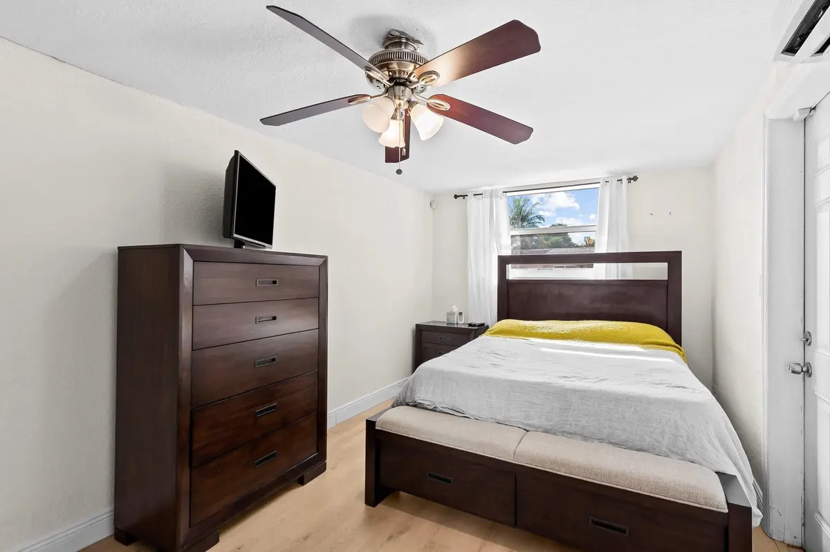 Photo 8 at 41 NE 46th Street, Oakland Park