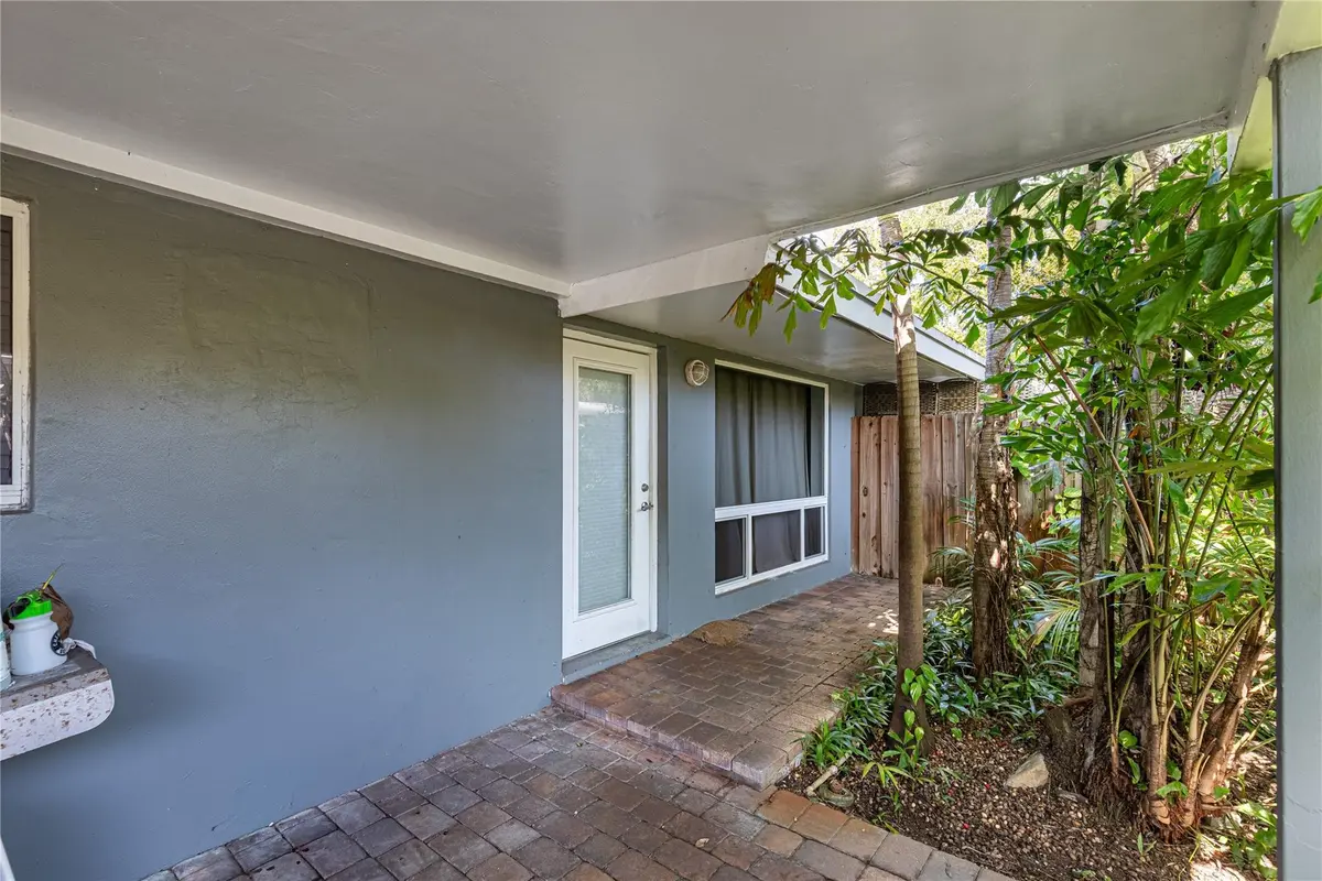 Entry door to 1009. at 1009 NE 23rd Drive 1013 Ne 23 Dr, Wilton Manors