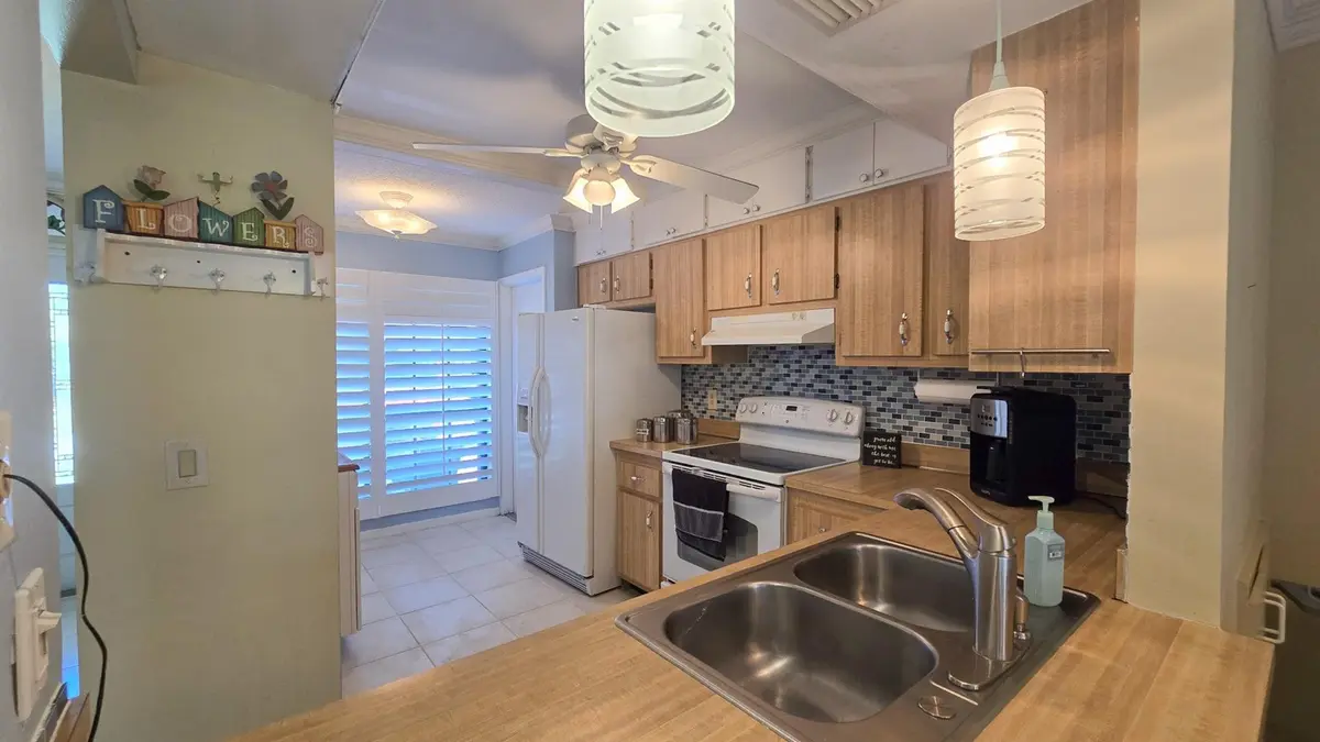 Photo 8 at 1719 SW 19th Avenue, Deerfield Beach