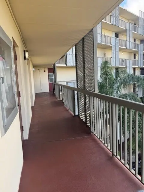 Photo 8 at 3301 N Country Club Drive 506, Aventura