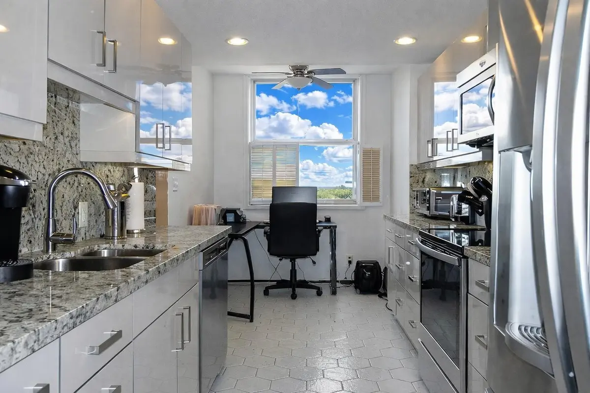 Photo 3 at 4330 Hillcrest Drive 420, Hollywood