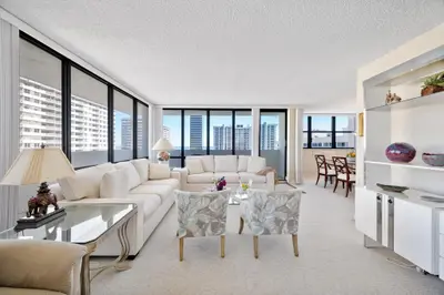 2017 S Ocean Drive Ph1, Hallandale Beach – Condominium for sale