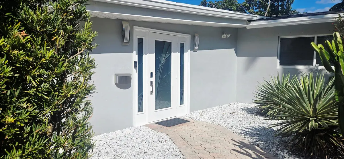 PRETTY ENTRYWAY at 3044 NE 15th Terrace, Oakland Park