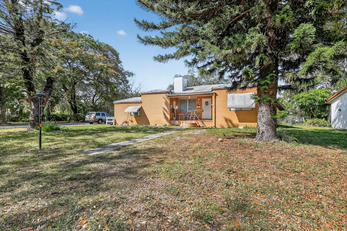 Photo 2 at 707 NE 113th Street, Biscayne Park