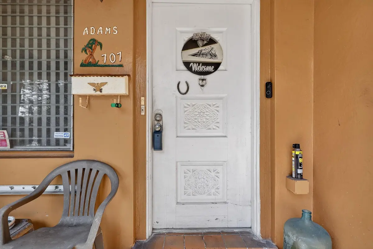 Photo 5 at 707 NE 113th Street, Biscayne Park