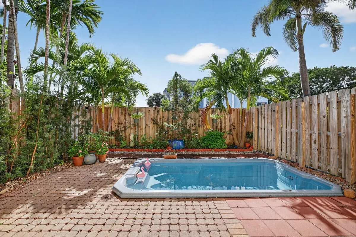 Photo 13 at 3024 NE 5th Terrace 10, Wilton Manors