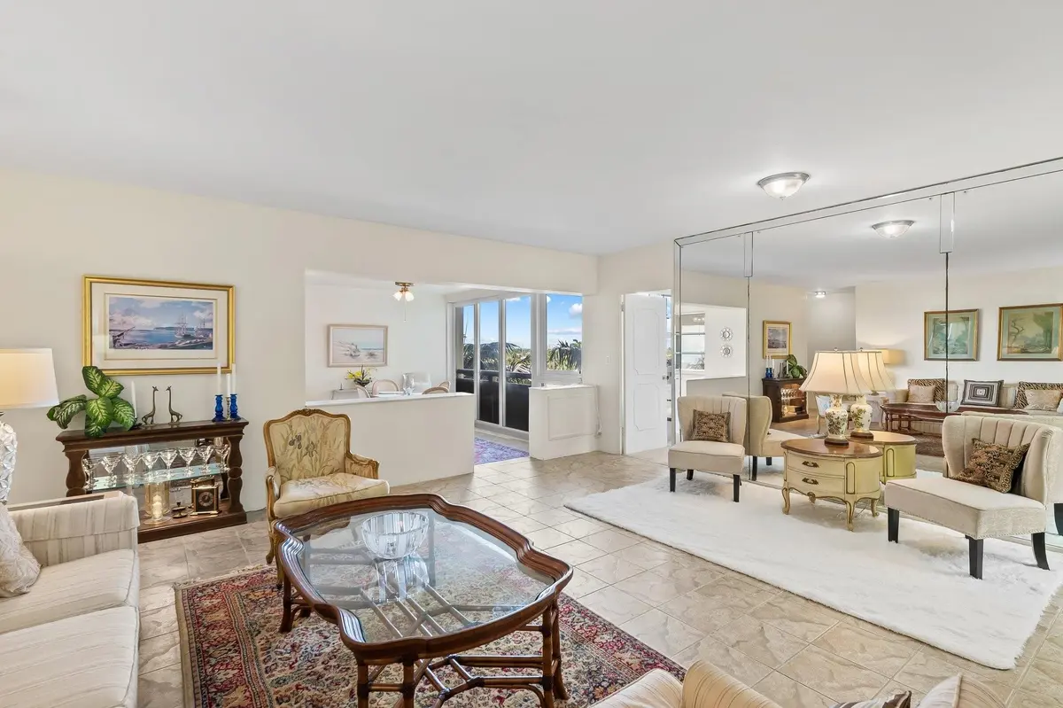 Huge living area at 3200 NE 36th Street 612, Fort Lauderdale