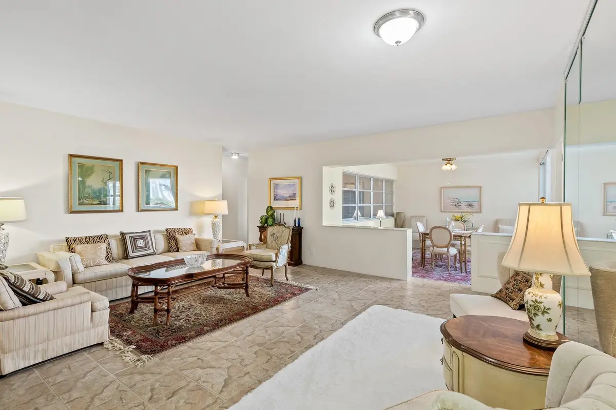 Entertaining areas at 3200 NE 36th Street 612, Fort Lauderdale