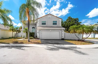 601 Lakeshore Terrace, Davie – sold