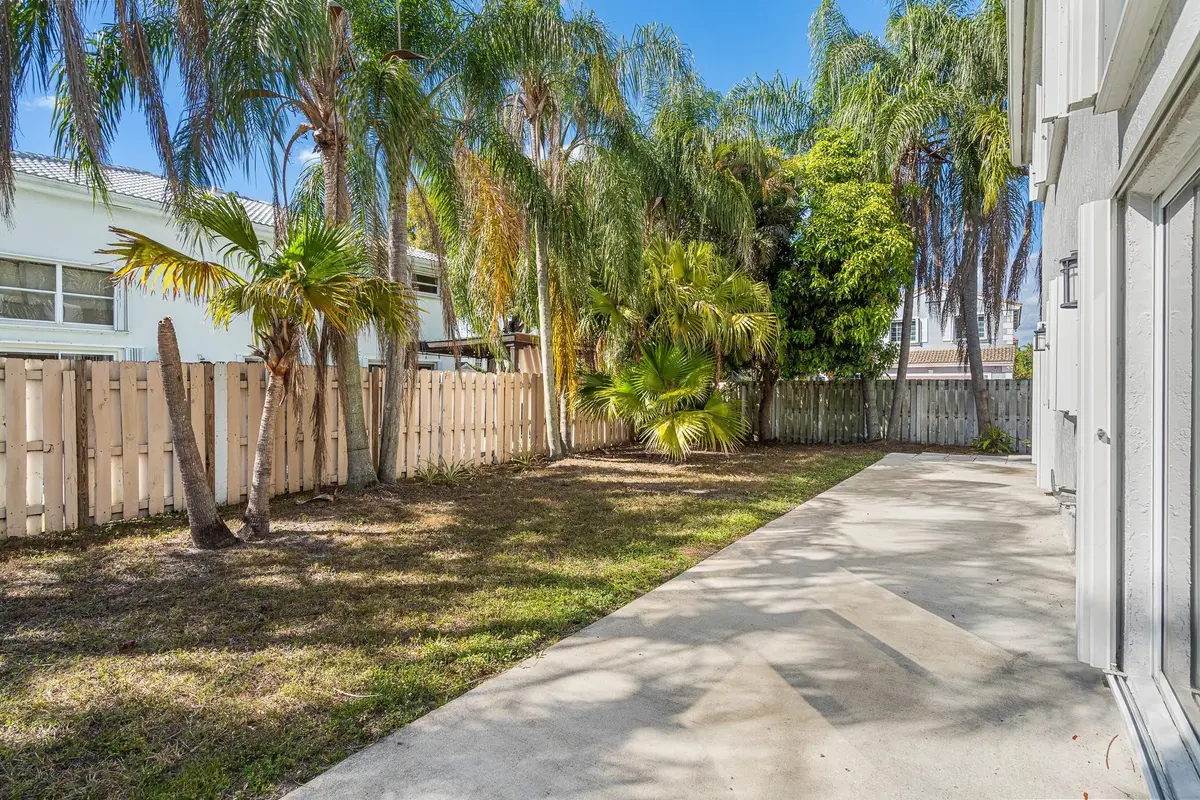 Photo 6 at 601 Lakeshore Terrace, Davie