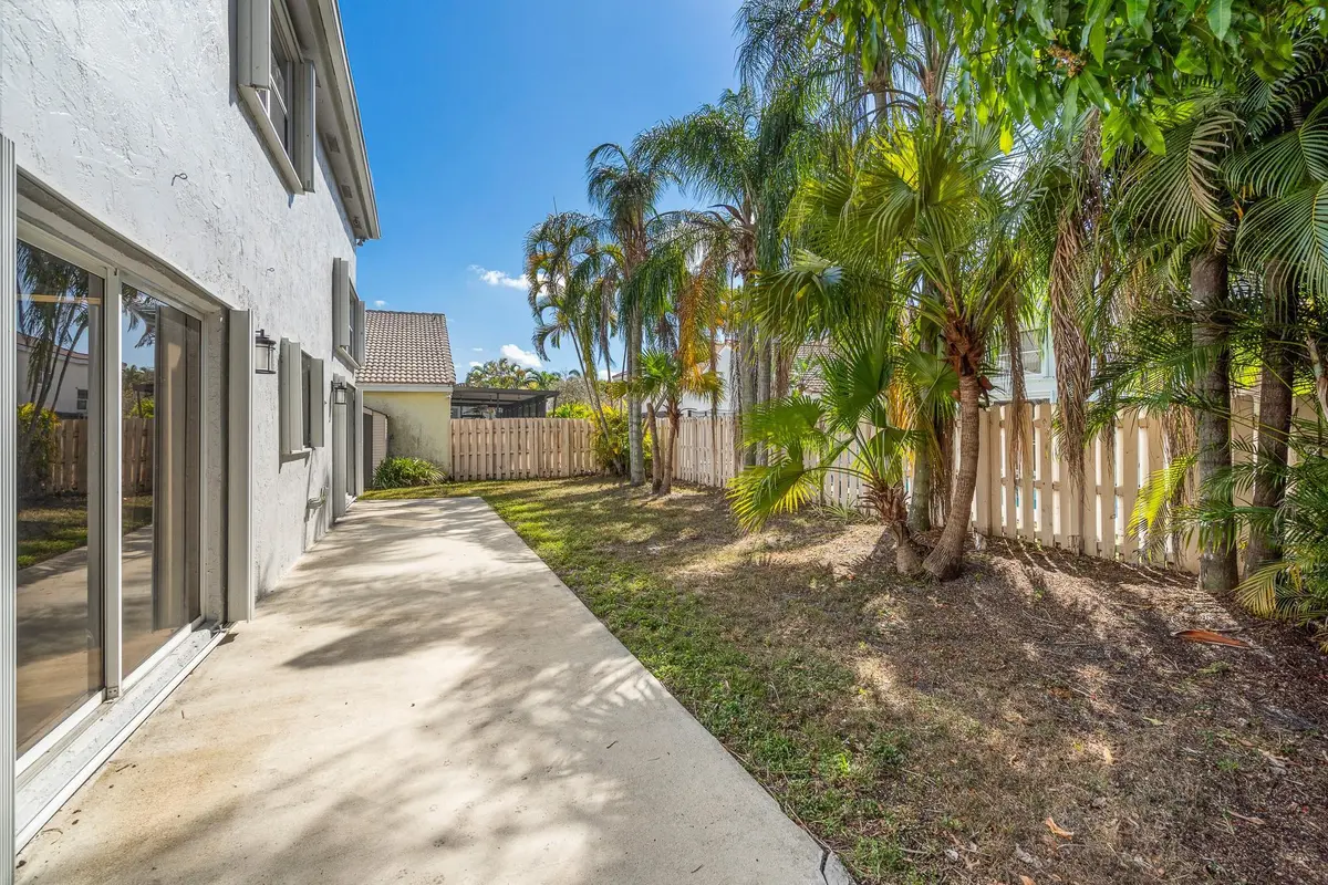Photo 7 at 601 Lakeshore Terrace, Davie