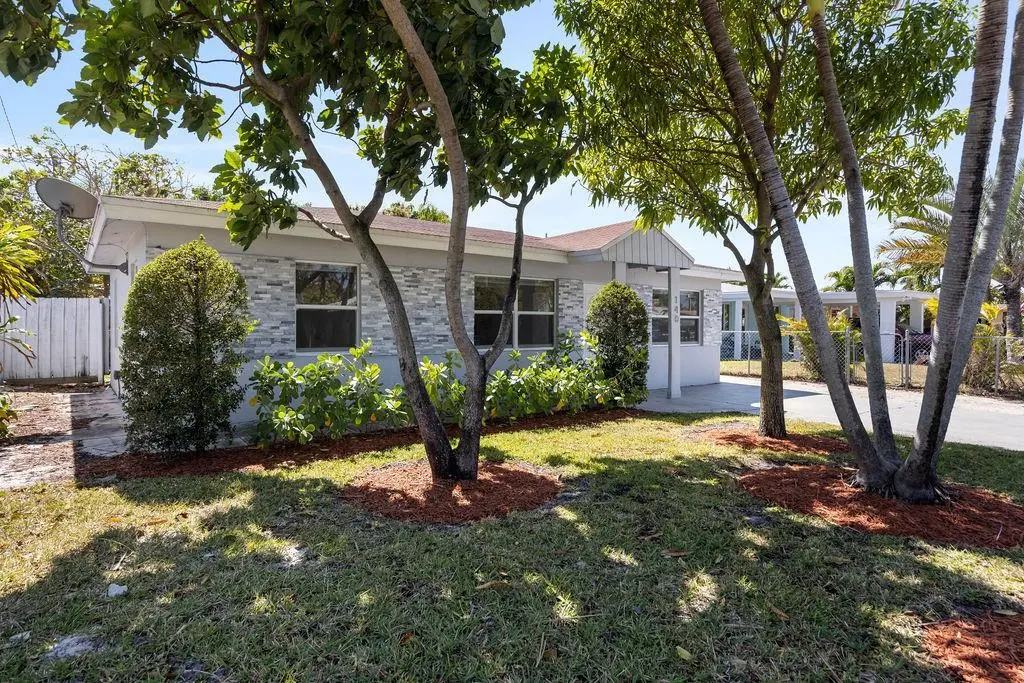 Photo 1 at 140 NW 46th Street, Oakland Park
