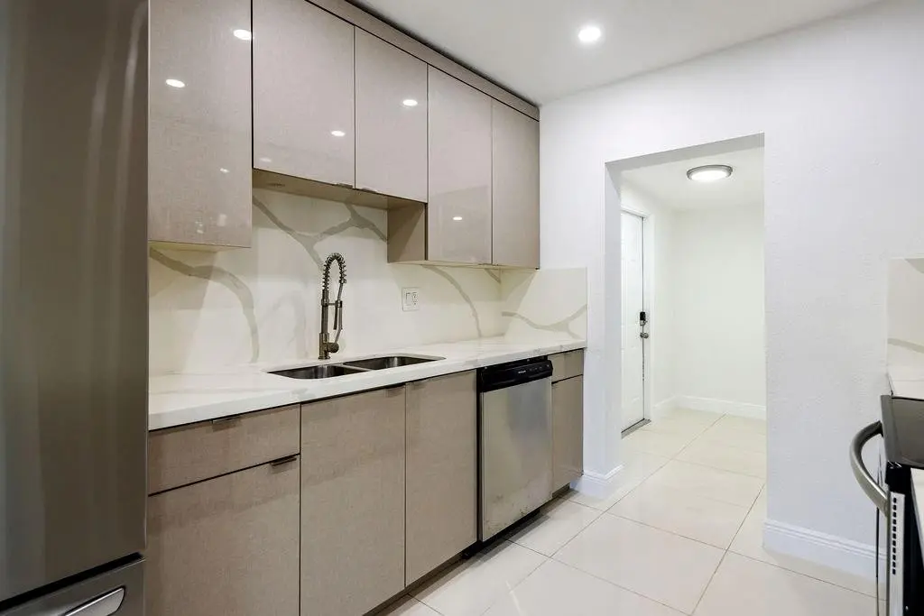 Photo 5 at 140 NW 46th Street, Oakland Park