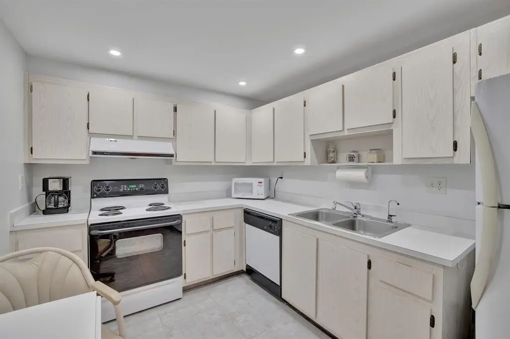 KITCHEN at 525 N Ocean Boulevard 522, Pompano Beach
